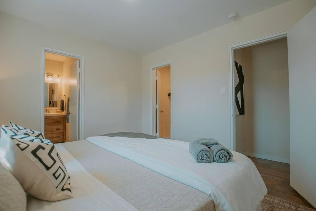 Casa Urbana-2bd-2bth-hot Tub-pet Friendly-no Pet Fees! Holiday home