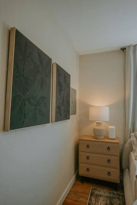 Casa Urbana-2bd-2bth-hot Tub-pet Friendly-no Pet Fees! Holiday home Albuquerque