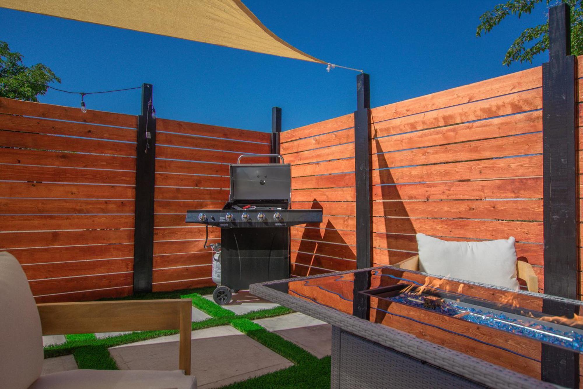Casa Urbana-2bd-2bth-hot Tub-pet Friendly-no Pet Fees! Holiday home *
