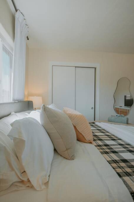 Casa Urbana-2bd-2bth-hot Tub-pet Friendly-no Pet Fees! Holiday home Albuquerque
