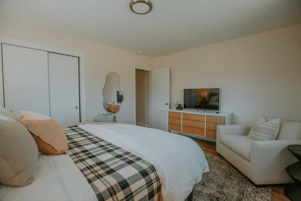 Casa Urbana-2bd-2bth-hot Tub-pet Friendly-no Pet Fees! Albuquerque