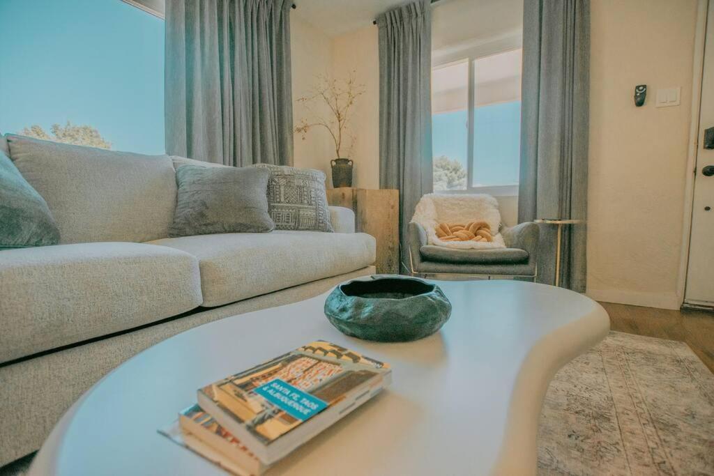 Casa Urbana-2bd-2bth-hot Tub-pet Friendly-no Pet Fees! Holiday home Albuquerque