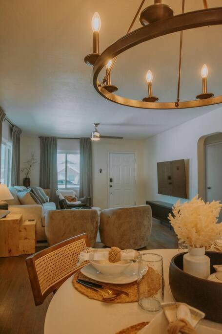 Casa Urbana-2bd-2bth-hot Tub-pet Friendly-no Pet Fees! Holiday home Albuquerque