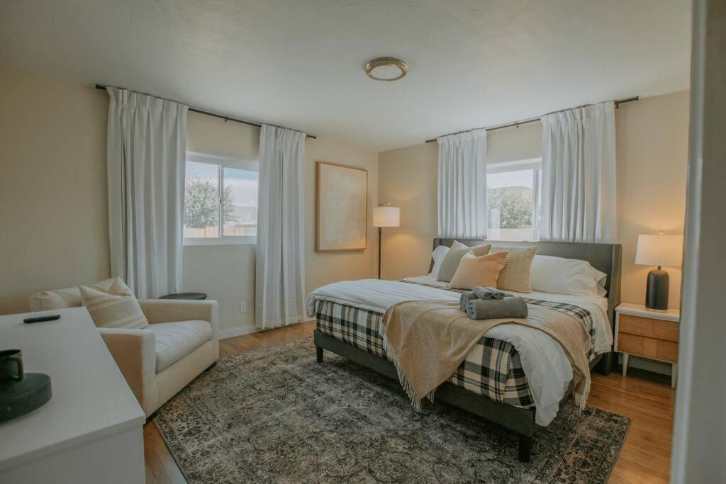 Casa Urbana-2bd-2bth-hot Tub-pet Friendly-no Pet Fees! * Albuquerque