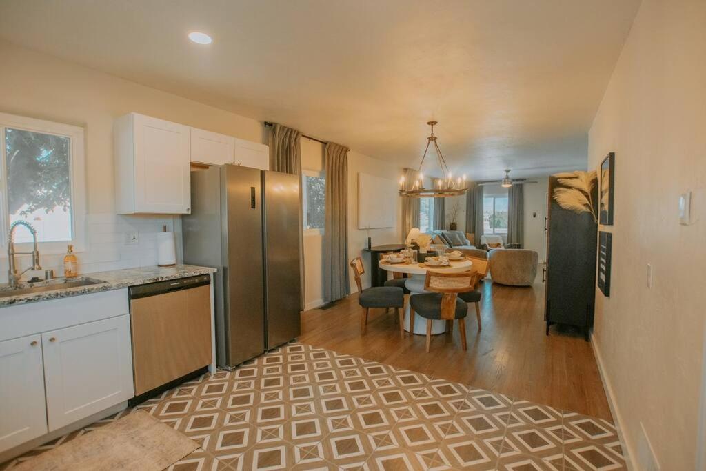 Casa Urbana-2bd-2bth-hot Tub-pet Friendly-no Pet Fees! * Albuquerque