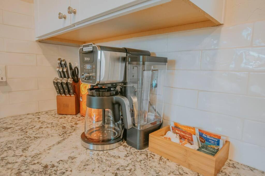 Casa Urbana-2bd-2bth-hot Tub-pet Friendly-no Pet Fees! Holiday home *